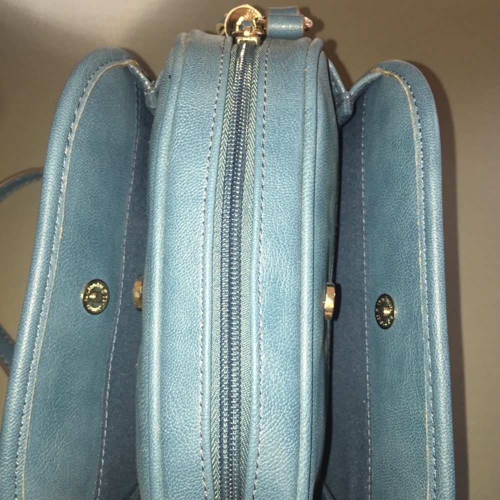 Liz Claiborne Crossbody Purse - Picture 7 of 7